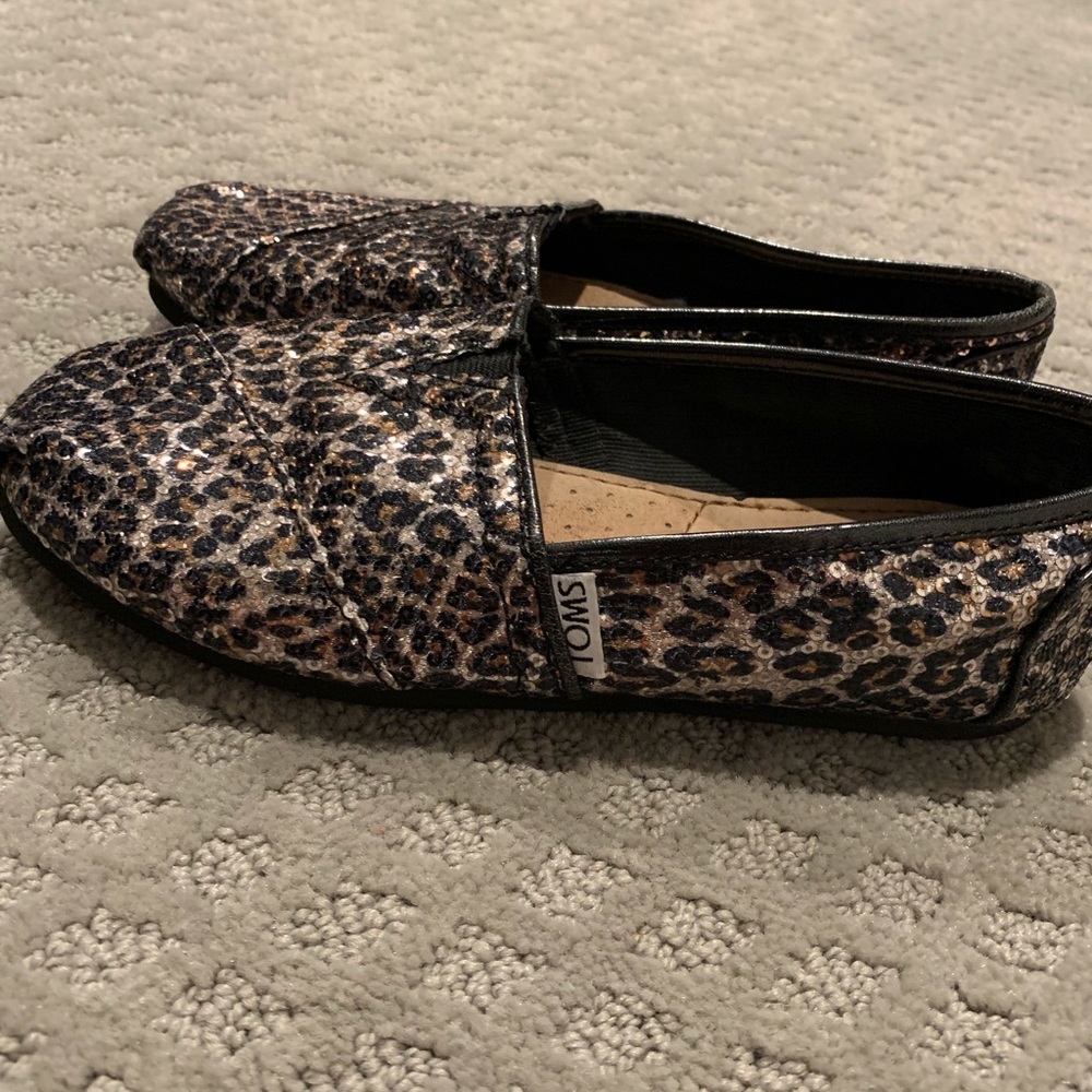 Toms Leopard Size 5